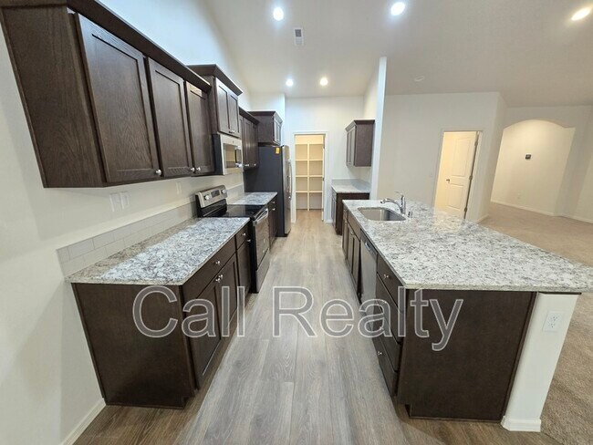 Building Photo - 5609 N Calvin Rd