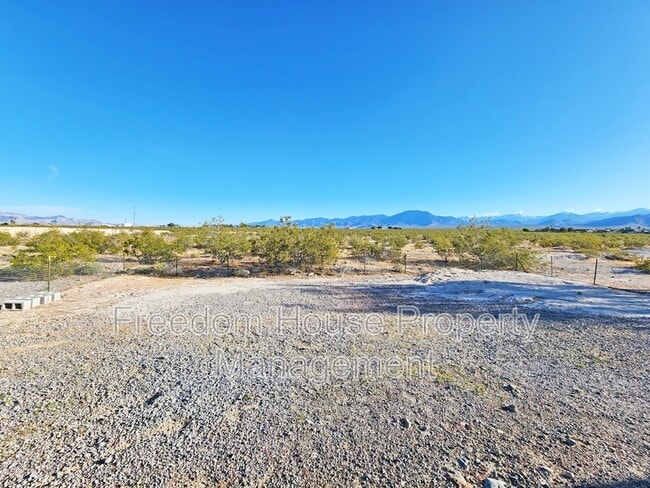 Building Photo - 3280 E Winery Rd