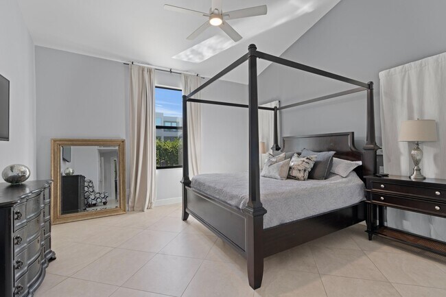 Building Photo - 1050 Brooks Ln