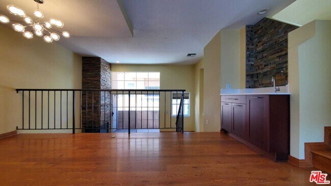 Building Photo - 7320 Balboa Blvd