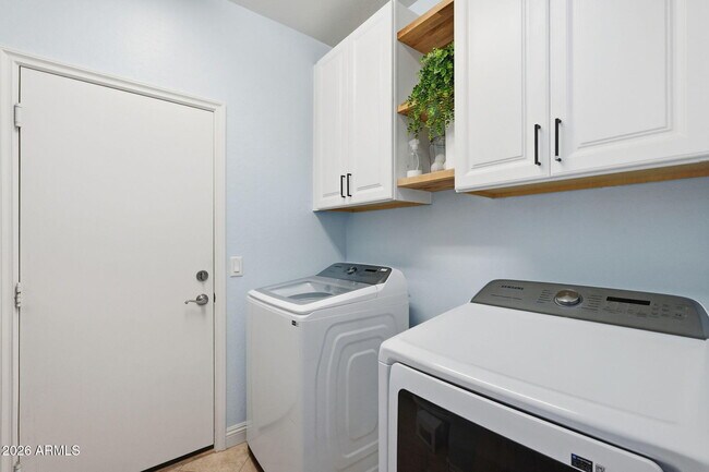 Building Photo - 1630 W Paisley Dr