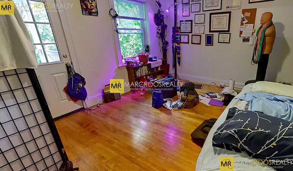 Building Photo - 15 Centre St