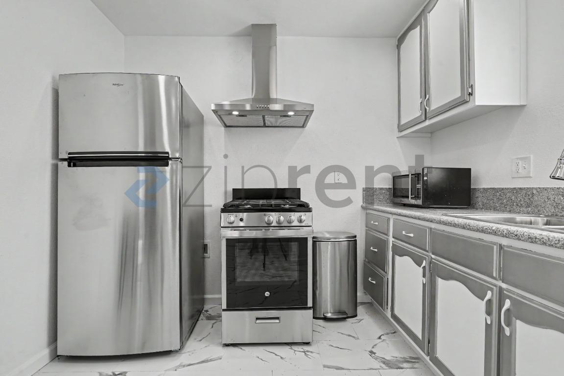 Building Photo - 1208 Field Ave