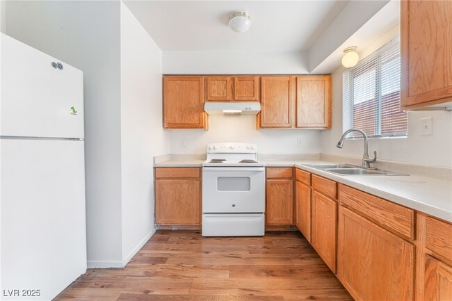 Building Photo - 375 N 15th St