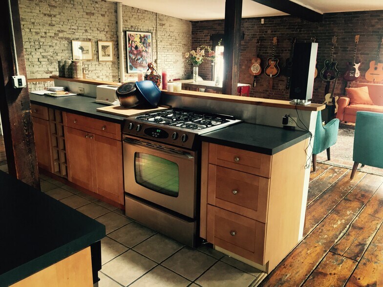 Building Photo - 12 Front St