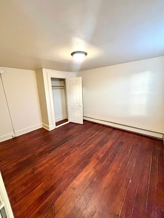 Building Photo - 690 Columbia Ave