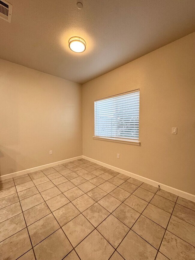Building Photo - 1437 Wyla Walk