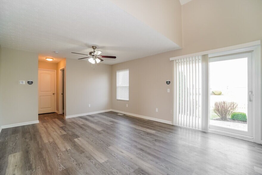 Building Photo - 255 Whitewater Ct