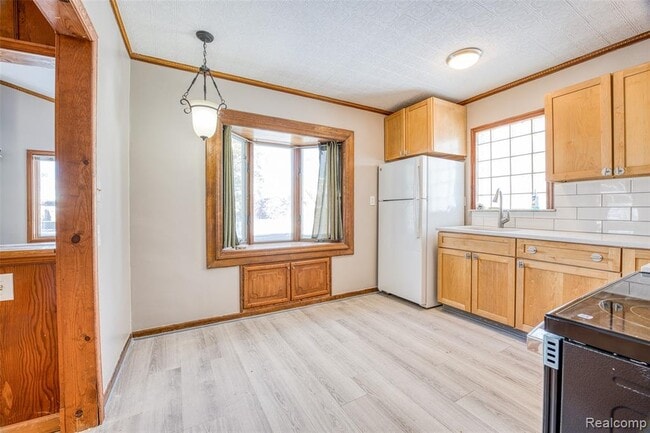 Building Photo - 321 Longspur Ln