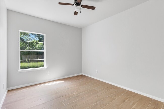 Building Photo - 10445 Wicklowe St