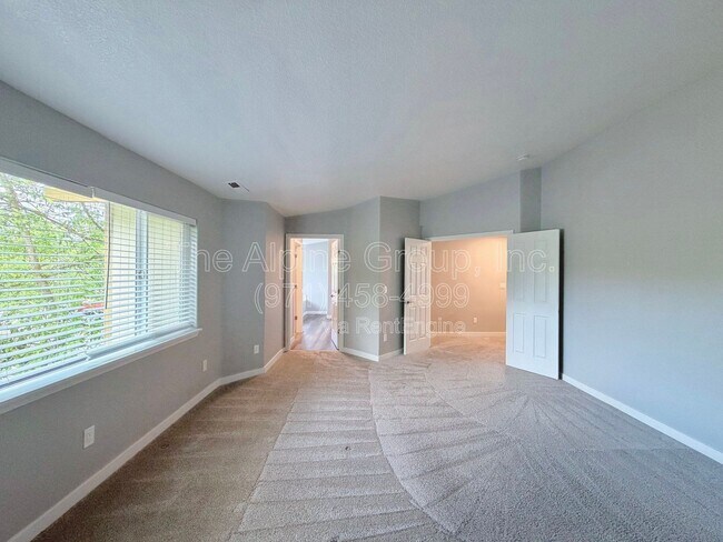 Building Photo - 5847 SW Coventry Pl