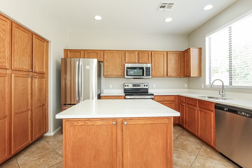 Building Photo - 9450 W Ross Ave