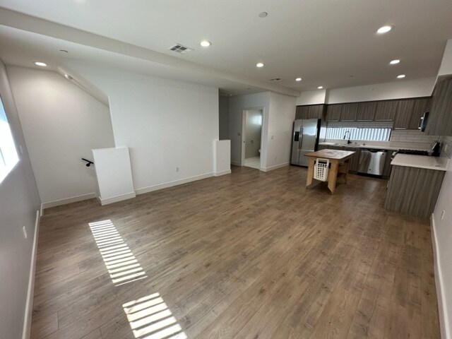 Building Photo - 412 N Ardmore Ave