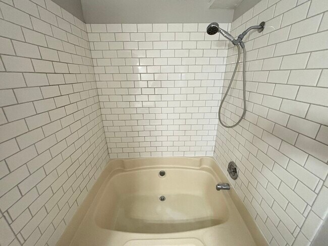 Building Photo - Cherry Hill condo, highly desired!