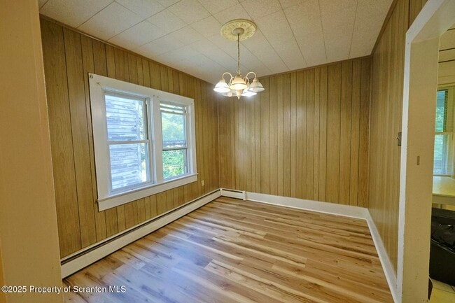 Building Photo - 2140 Pond Ave