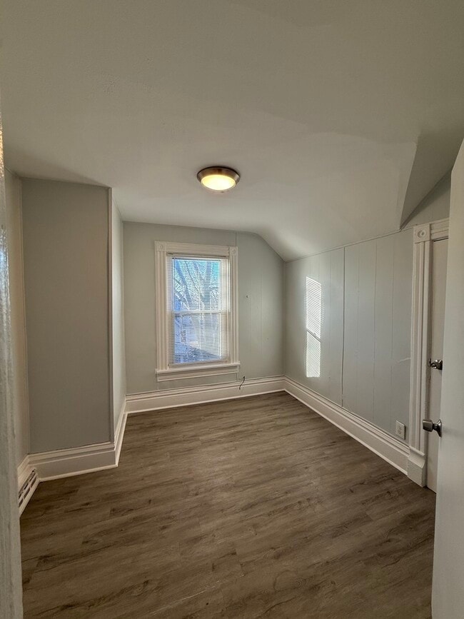 Building Photo - 111 Center Ave