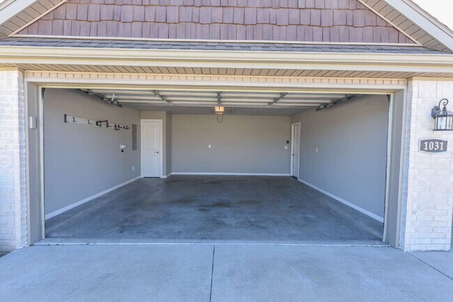Building Photo - 1031 Gardenia St