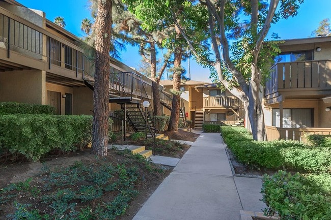 Building Photo - Palm Lane Apartment Homes
