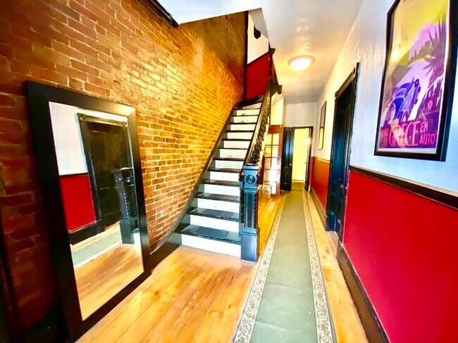 Building Photo - 496 Sumner St