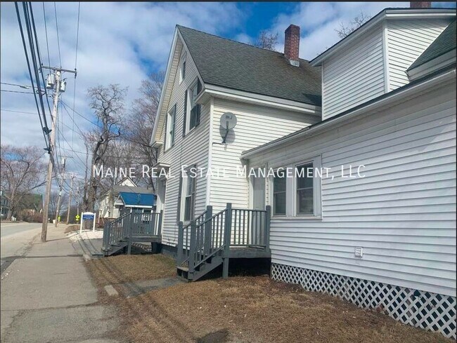 Building Photo - 454 S Main St