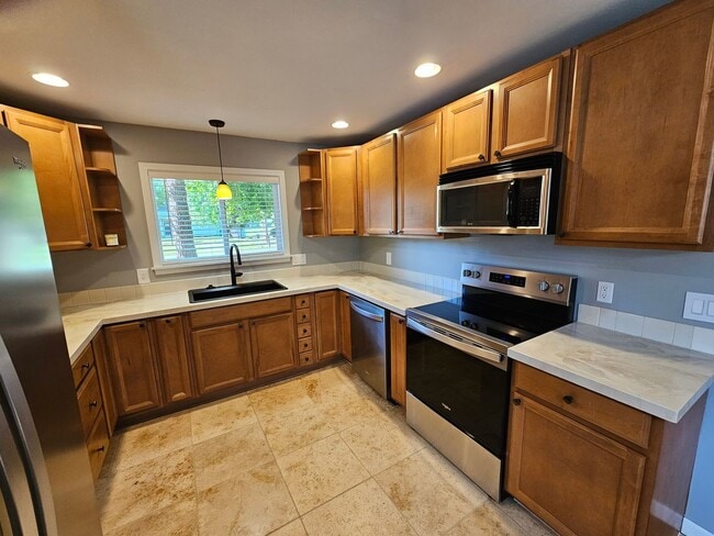 Building Photo - 10202 White Birch Ln