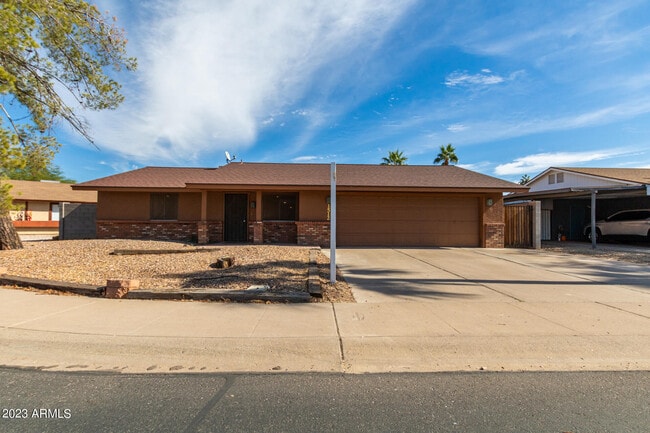 Primary Photo - 1512 W Estrella Dr