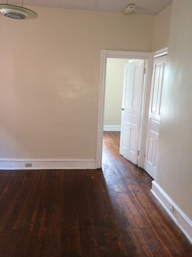 Building Photo - 220 Buckingham Pl