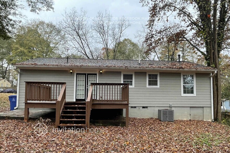 Building Photo - 212 Glenrose Cir SW