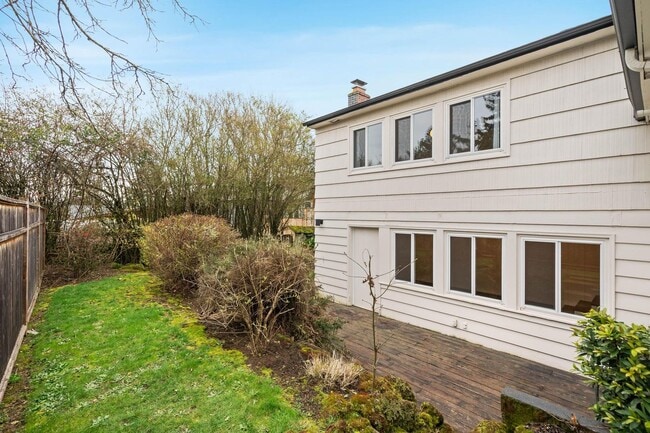 Building Photo - Beautiful, modern 4-bdrm/2-bath home in Concordia—Private, urban sanctuary w/ flex spaces