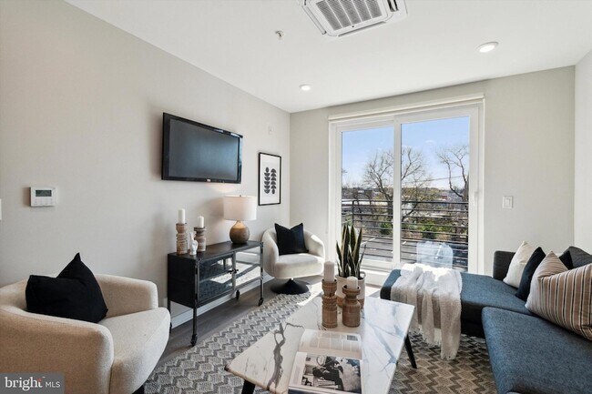 Primary Photo - 3449 Scotts Ln