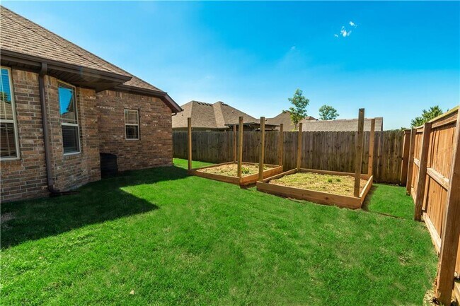 Building Photo - 5702 S 66th St