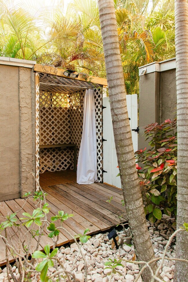 Building Photo - 519 28th St