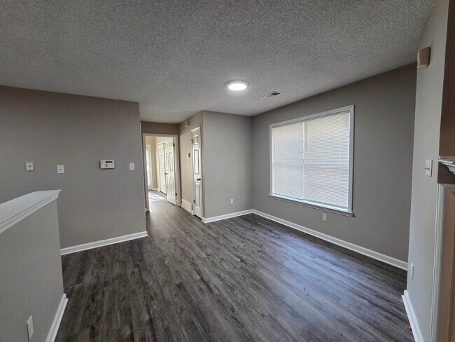 Building Photo - 8333 Twin Rivers Dr