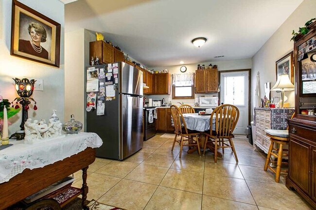 Building Photo - 2139 Hummingbird Dr