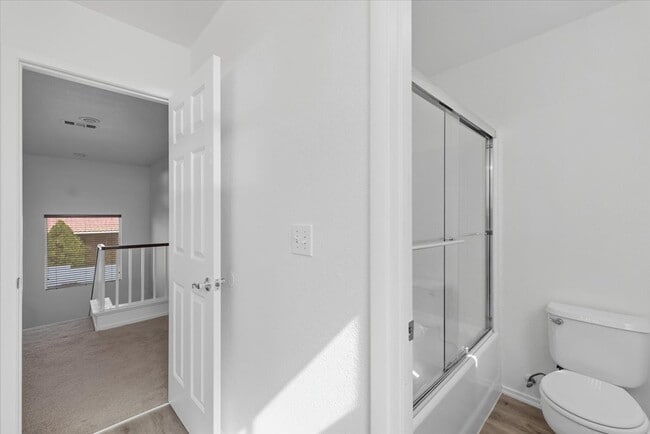 Building Photo - 920 Stable Glen Dr