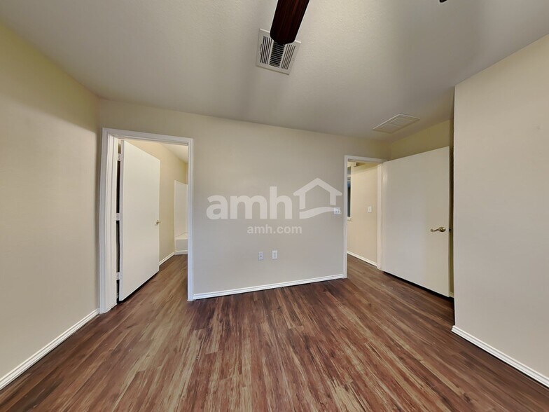 Building Photo - 6733 Doyal Dr