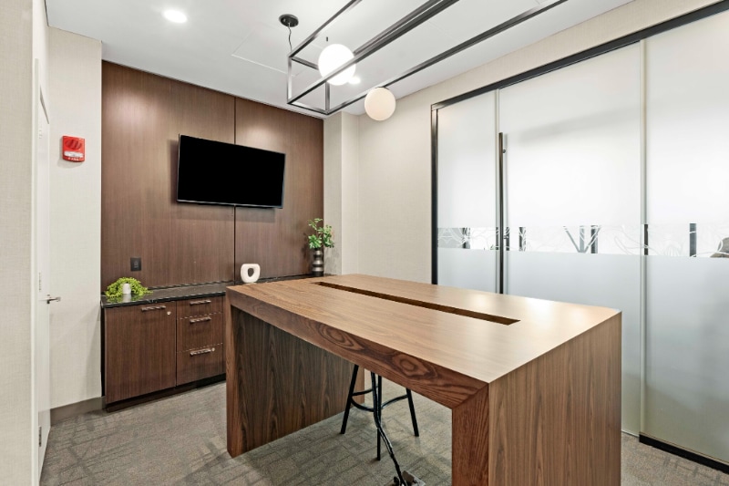 Building Photo - 102 W Hill St