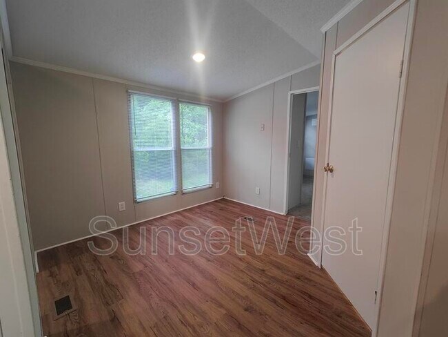 Building Photo - 193 Sunshine Dr