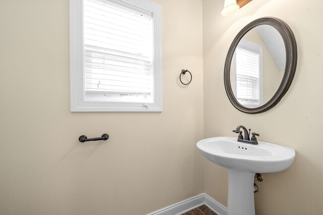 Building Photo - Pet Friendly Four Bedroom with Bonus!