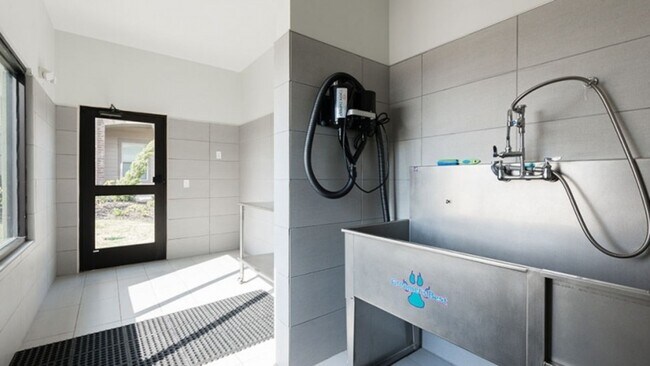 Building Photo - 2001 Presidio Vista Dr