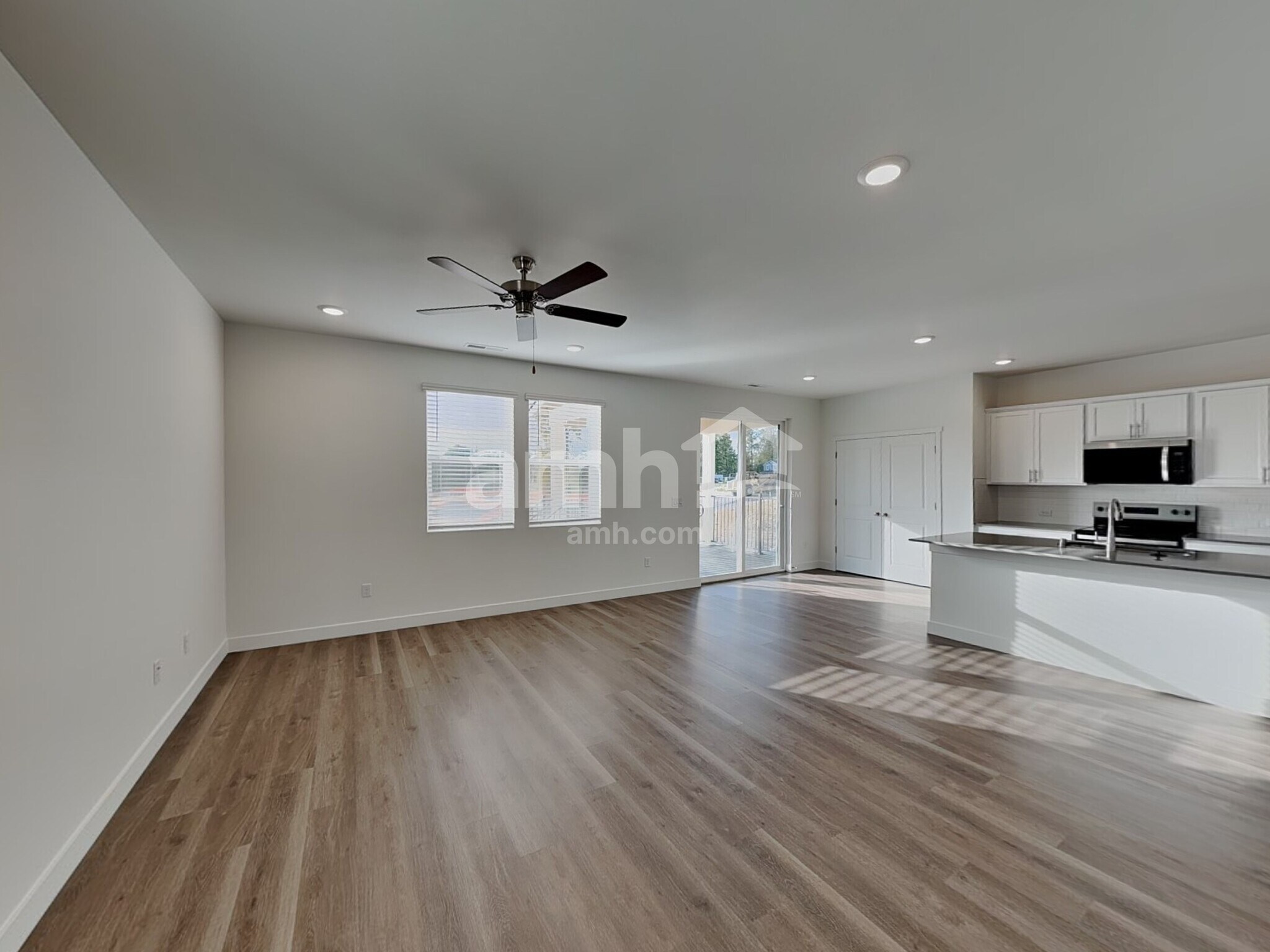 Building Photo - 4712 85th Dr NE