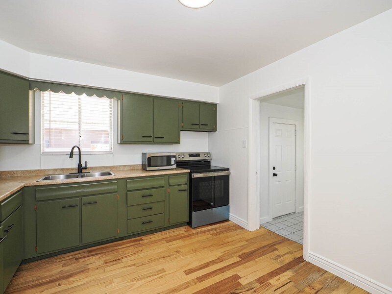 Building Photo - 843 Emeril Ave