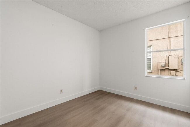 Building Photo - Stunning 4-Bedroom Lakefront Pool Home in Bridgeview at Meadow Woods