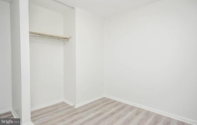 Building Photo - 14550 Farmcrest Pl