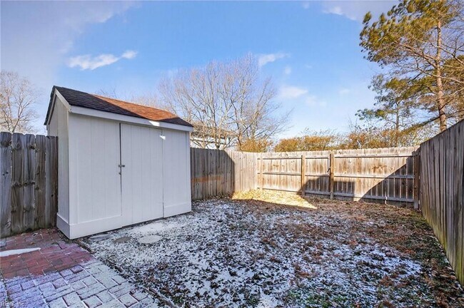 Building Photo - 4738 Greenlaw Dr