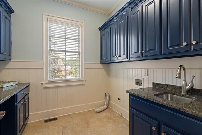 Building Photo - 6327 Howell Cobb Ct