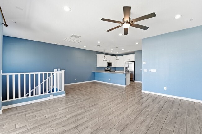 Building Photo - ** Like new Luxurious Modern townhome with 2 Master Suits in Warner Meadows**