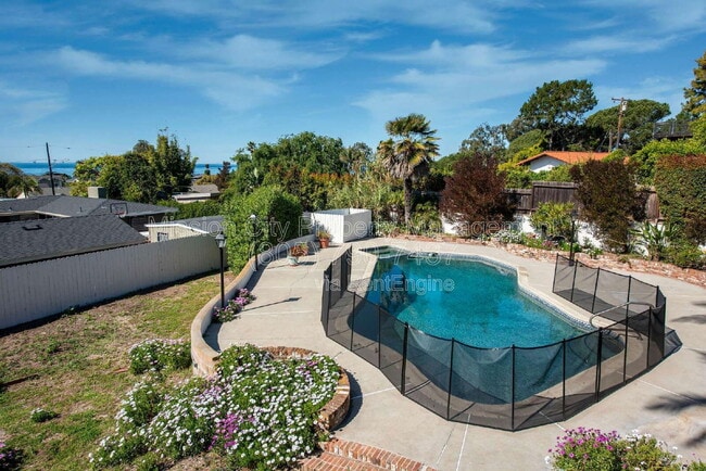 Building Photo - 5533 Carpinteria Ave