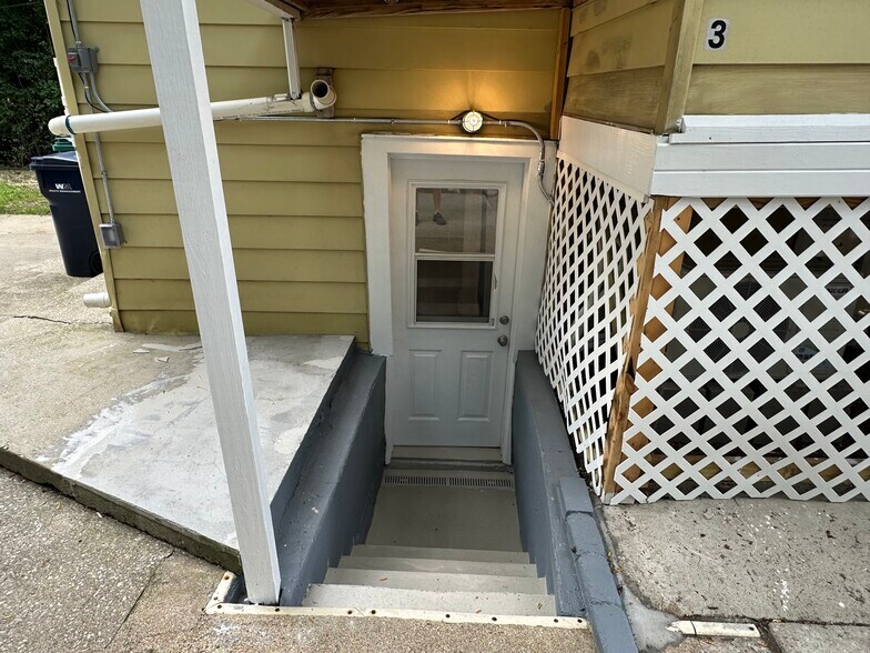 Entry door unit 3 - 926 E St Charles Rd