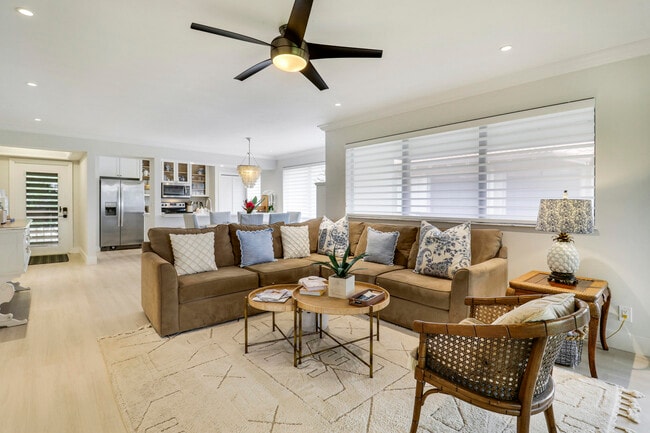 Building Photo - 438 Brackenwood Ln S